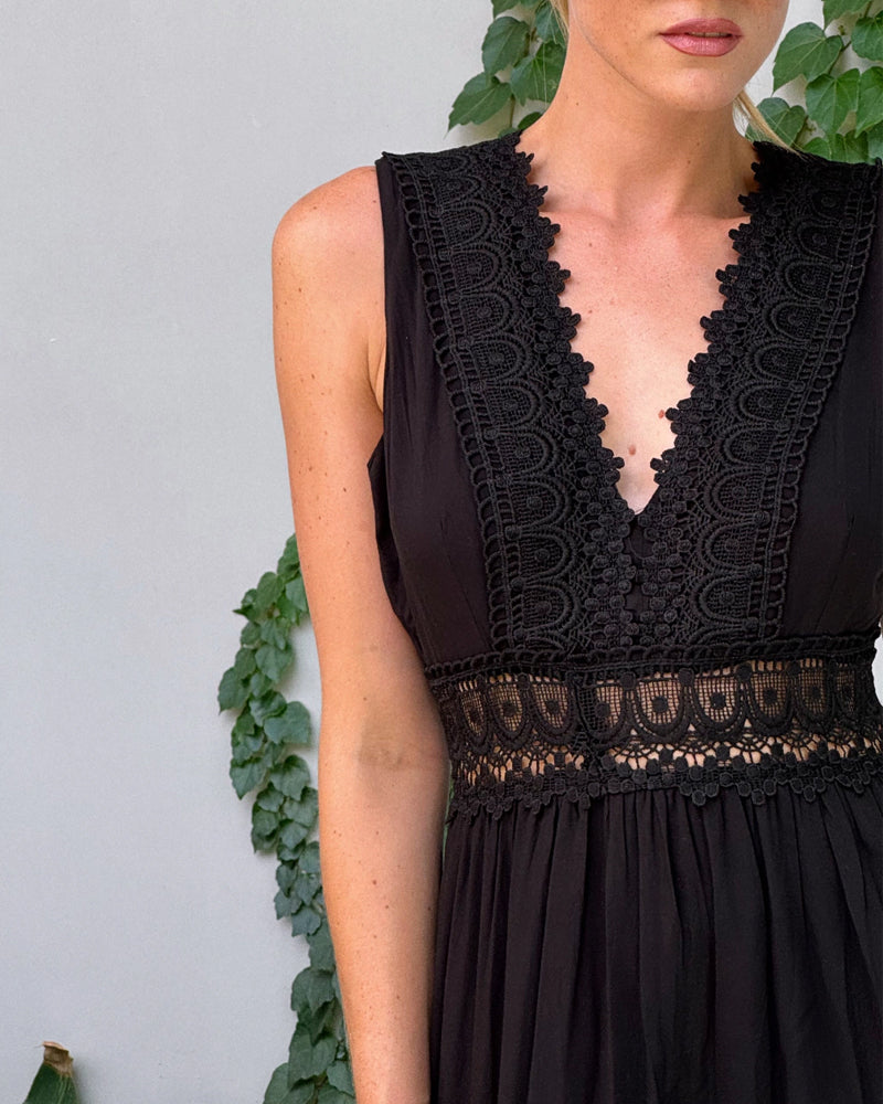 Serena | Chic Lace V-Neck Dress