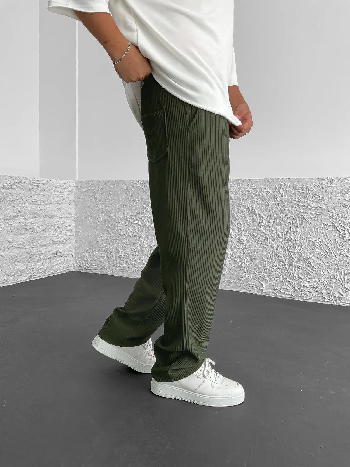 Relaxed Fit Ribbed Trousers