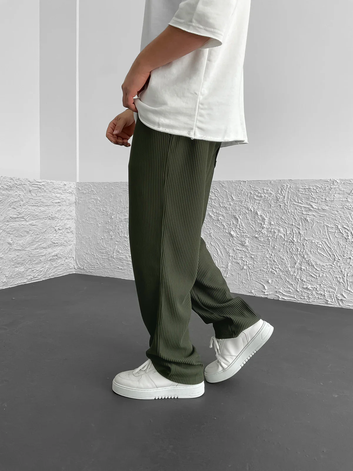 Relaxed Fit Ribbed Trousers