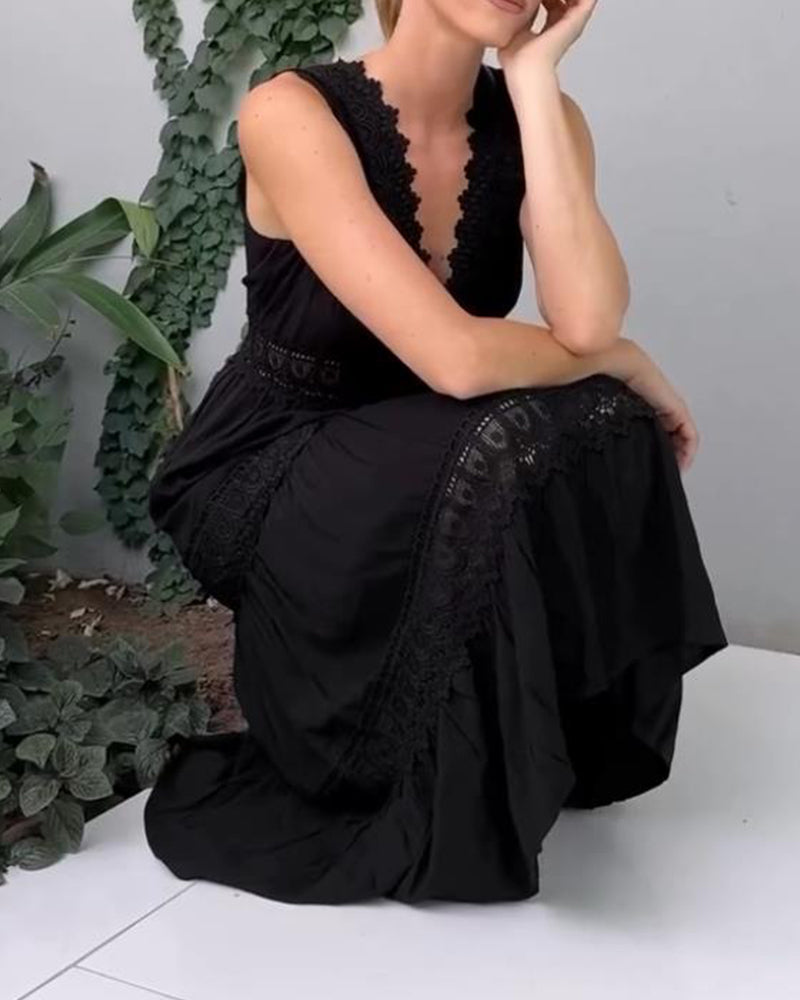 Serena | Chic Lace V-Neck Dress