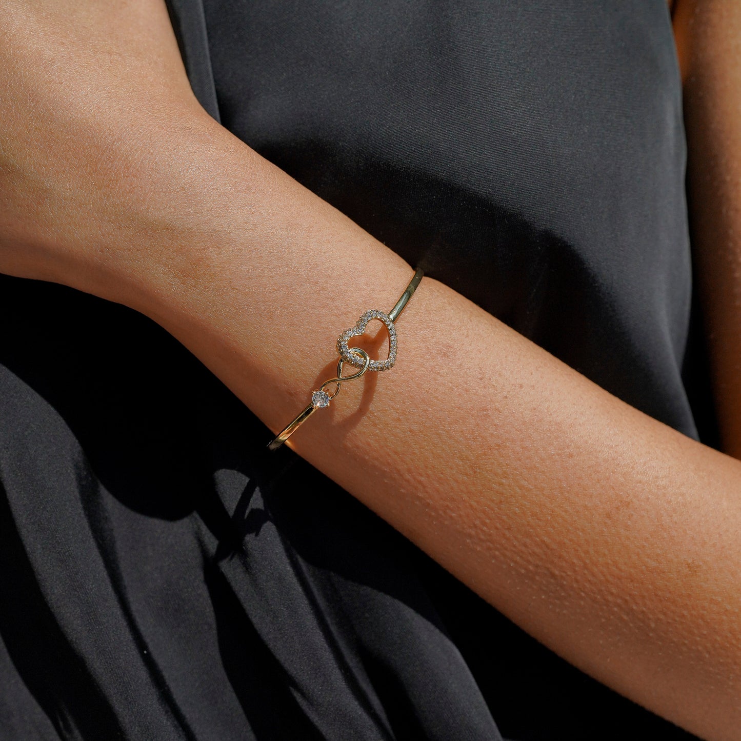 Infinity Heart Bracelet "Forever Connected"