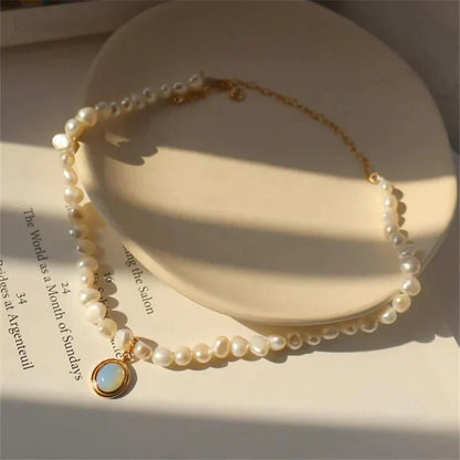 Necklace with Moonstone Details in Gold