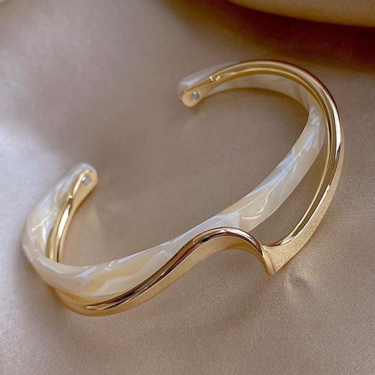 Elegant Gold Bracelet with White Opal