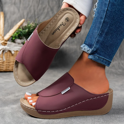 🔥Last promotion 50% off - Comfortable Women's Leather Slippers with Thick Sole and Arch Support